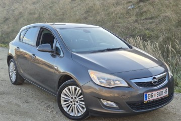 Opel Astra J 1.4 T Turbo 140KM 2012r Hatchback